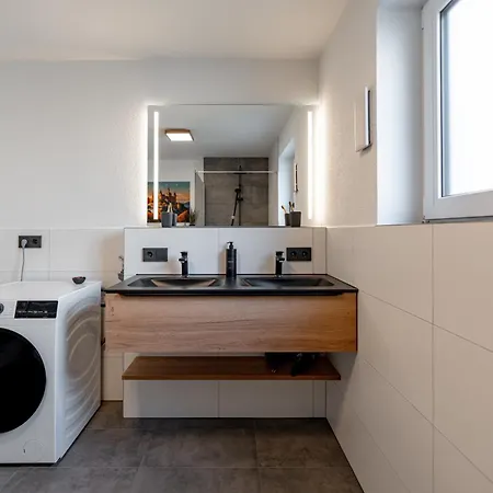 Apartment #3 jsliving Comfort - sonniger Balkon SmartTV HighSpeed WLAN kostenloser Parkplatz